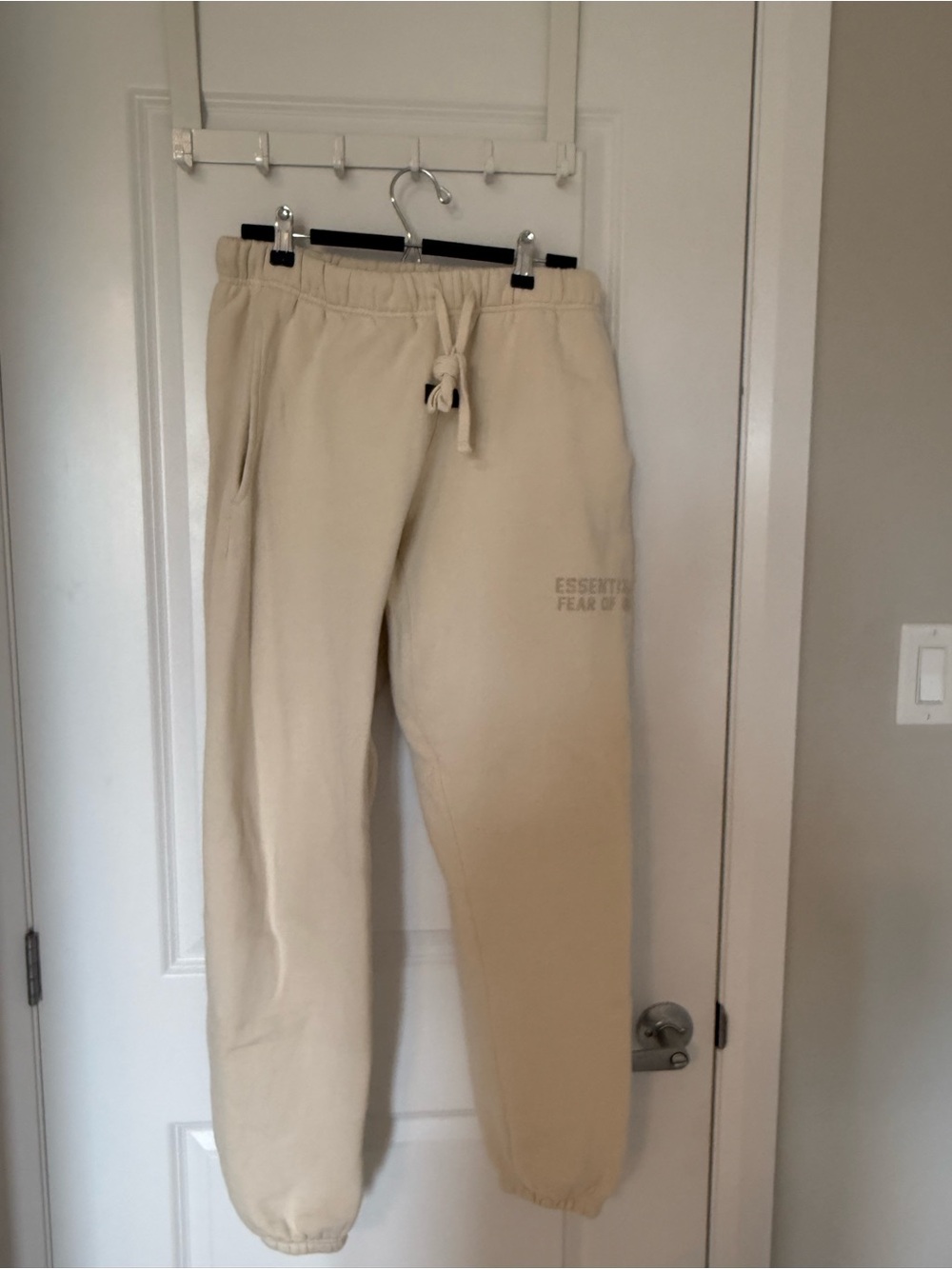 ESSENTIALS fear of god Men’s Cream Jogger Sweatpants